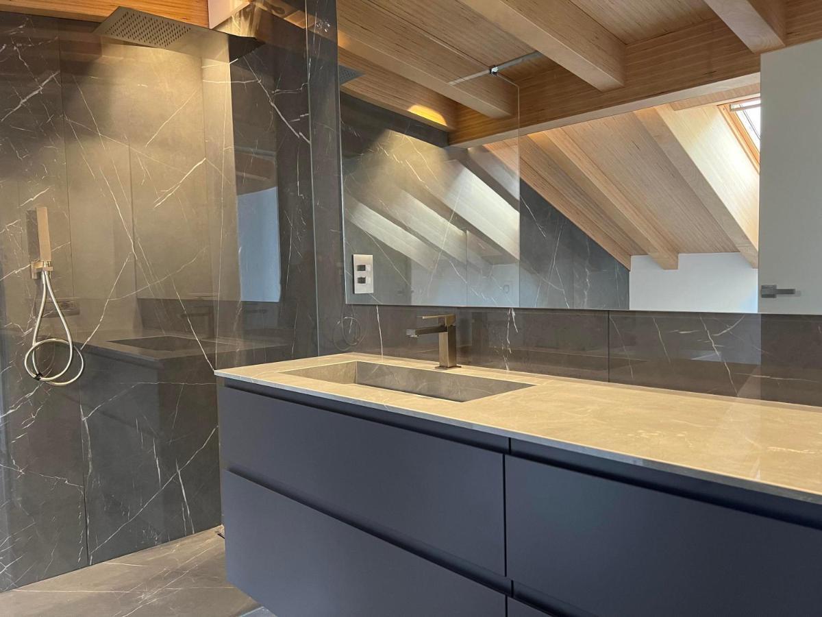Luxury Lakefront Penthouse Лезено Экстерьер фото