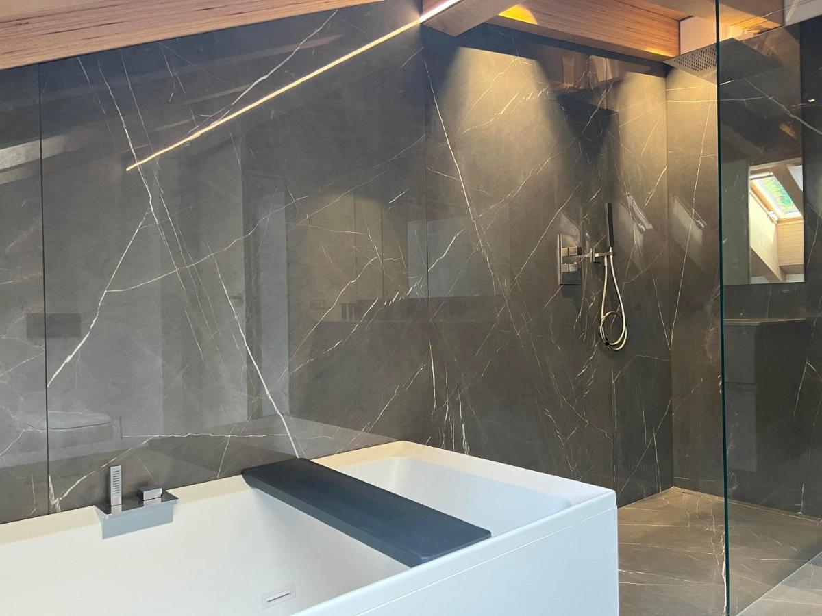 Luxury Lakefront Penthouse Лезено Экстерьер фото