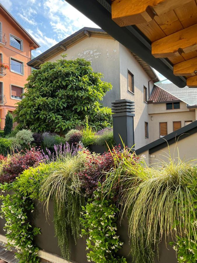 Luxury Lakefront Penthouse Лезено Экстерьер фото